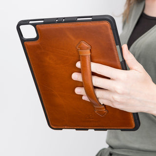 Hand holding an iPad Pro by the strap of a Venito Felix leather case