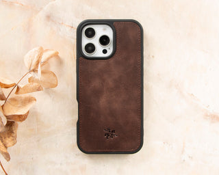 Hand holding an iPhone 16 Pro Max in a Venito Lucca leather case