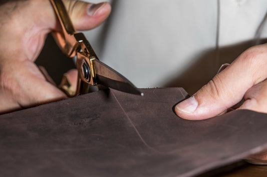The Art of Leather: Stylish Accessories for Everyday Use