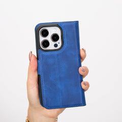 Funda tipo billetera de cuero desmontable con bloqueo RFID Ravenna para iPhone 15 Pro