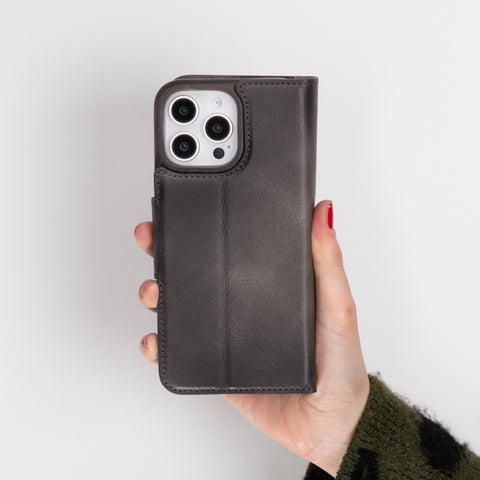 Funda tipo billetera de cuero desmontable con bloqueo RFID Ravenna para iPhone 15 Pro