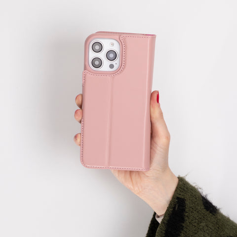Funda tipo billetera de cuero desmontable con bloqueo RFID Ravenna para iPhone 15 Pro