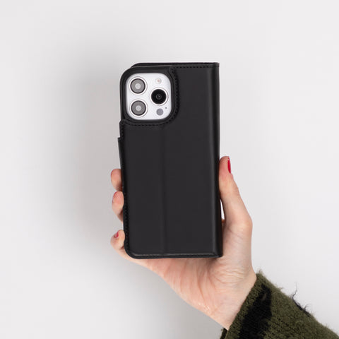 Funda tipo billetera de cuero desmontable con bloqueo RFID Ravenna para iPhone 15 Pro