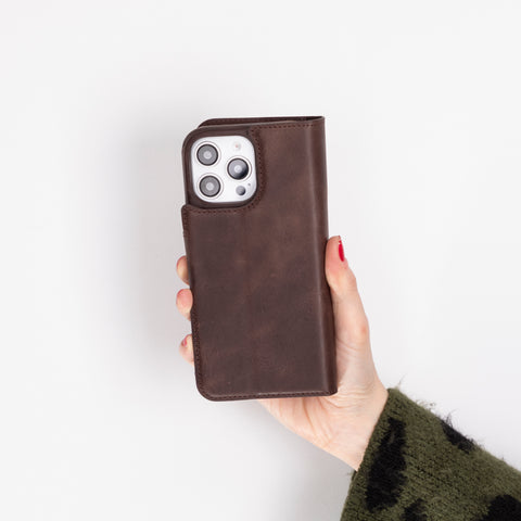 Funda tipo cartera de cuero desmontable con bloqueo RFID Ravenna para iPhone 15 Pro Max