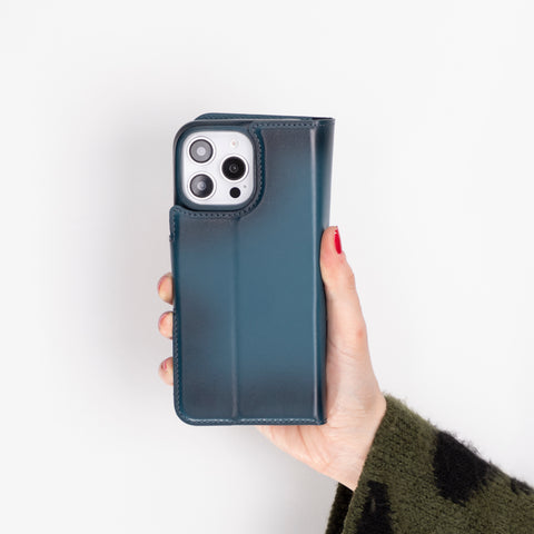 Funda tipo billetera de cuero desmontable con bloqueo RFID Ravenna para iPhone 15 Pro
