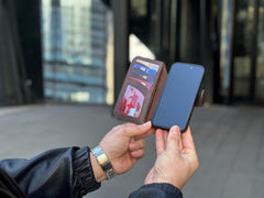 Funda tipo cartera de cuero desmontable con bloqueo RFID Ravenna para iPhone 15 Pro Max