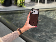 Funda de cuero Lucca Snap On para iPhone 15 Pro